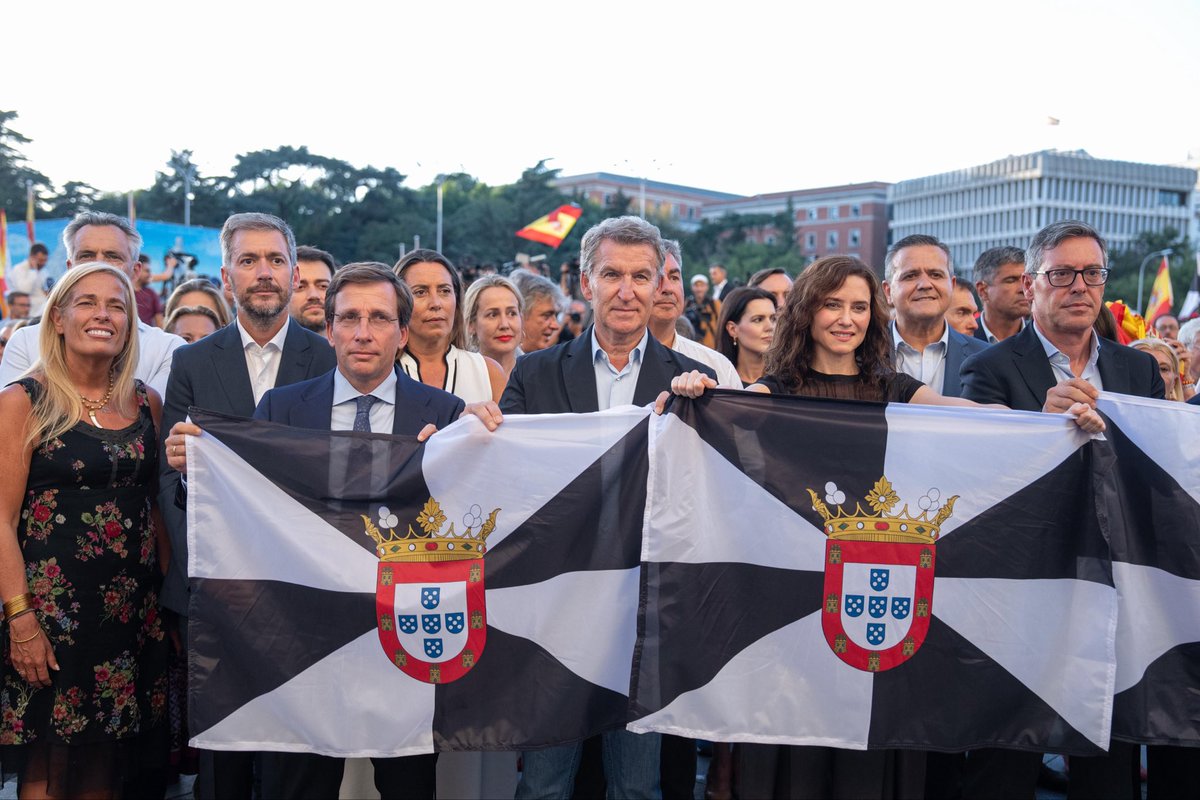 ppopular's tweet photo. El Gobierno pasará, la nación española continuará.

#CeutaNoEstáSola https://t.co/CQ8cCUnIyx