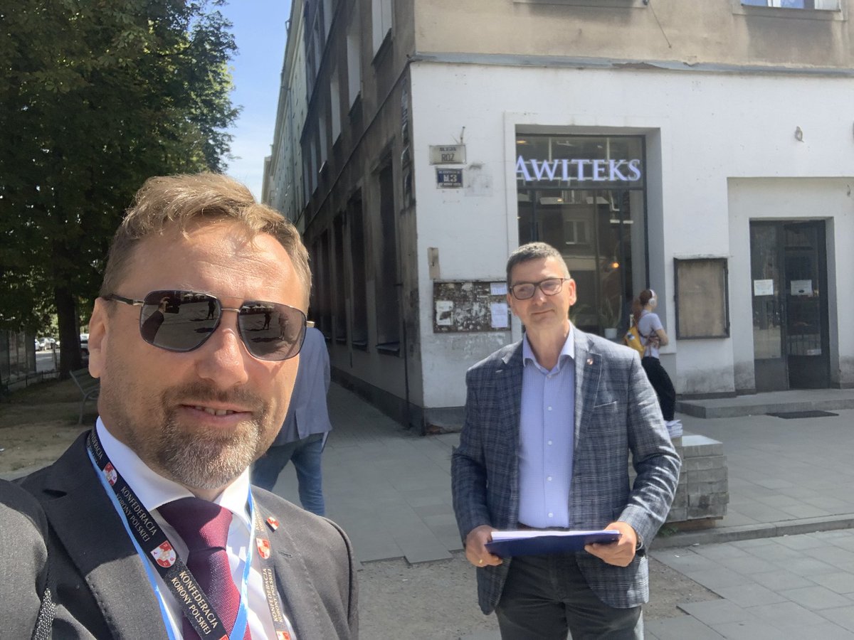 TIndyka's tweet photo. 🇵🇱❤️ Warszawa wspiera Kraków! ❤️🇵🇱

Dziś wspólne działanie  Korony Warszawa oraz Korony Warszawa „Wianuszek” wspierają kolegów z Krakowa i aktywnie włączają się w zbiórkę podpisów poparcia dla Michała Klimka, kandydata Konfederacji Korony Polskiej na Prezydenta Krakowa. 🇵🇱

🤝 Wspólnie działamy, wspólnie budujemy siłę Korony i pokazujemy, że możemy liczyć na siebie niezależnie od tego, w którym mieście działamy!

Dziękuję za wyjątkowy i pełny działania czas
Agnieszce  Kaczmarczyk
Ewie Wielgo, 
Władysław Bołoz, 
Konrad Kaczmarczyk, 
 oraz wszystkich osób, które od samego rana wspierają Koronę Kraków! 🇵🇱❤️

Warszawa jest z Wami! Razem możemy więcej! 💪🇵🇱

#KoronaKraków #KoronaWarszawa #KoronaWarszawaWianuszek #KonfederacjaKoronyPolskiej, #GrzegorzBraun
#tomaszindyka
#OdzyskajmyNiepodległość