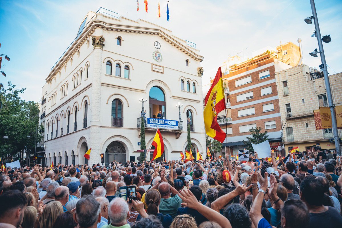 PPCatalunya's tweet photo. 🇪🇸 Desde Cataluña, con Ceuta.

Hoy, desde municipios de las cuatro provincias catalanas, alzamos la voz en apoyo al pueblo ceutí y en defensa de la integridad territorial de España.

Ceuta no se vende. Ceuta se defiende. https://t.co/bofaJCdkUl