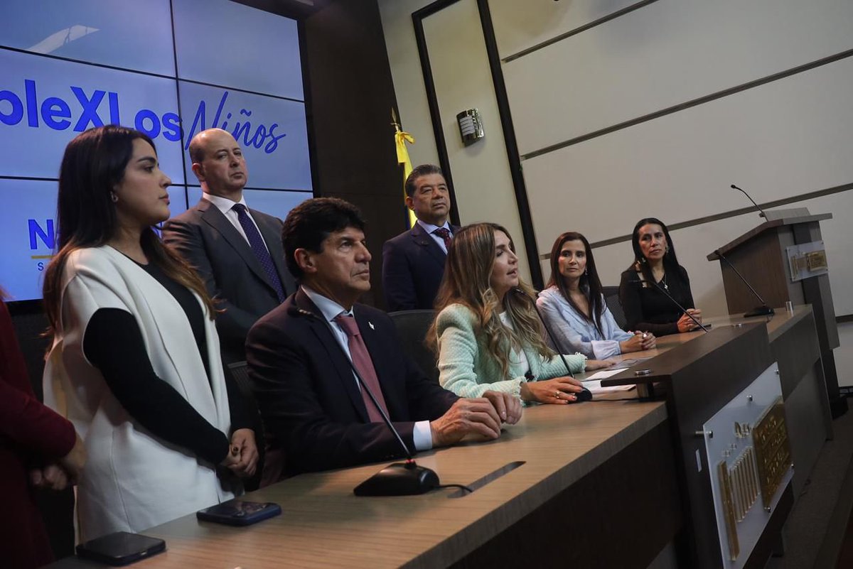 nadiablel's tweet photo. Junto a la bancada del @soyconservador radicamos el proyecto de acto legislativo que permitirá, excepcionalmente, penas de hasta 100 años para los delitos más graves cometidos contra nuestros niños.

Cuando un crimen deja un daño irreparable en un niño y marca para siempre a una familia, la respuesta de la justicia no puede ser indiferente. Debe ser contundente  y proporcional a la gravedad del delito. 

La vida, la dignidad y la integridad de nuestros niños debe estar por encima de cualquier consideración. 

Por eso, pedimos el #DobleXLosNiños