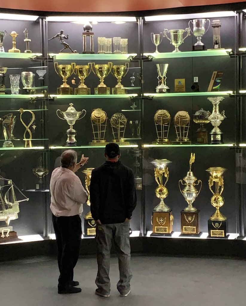 fcnfreire's tweet photo. Não tem muito mistério. 
Pelos nossos. 
SEMPRE!
❤️🖤 https://t.co/hEIzbP4jsd