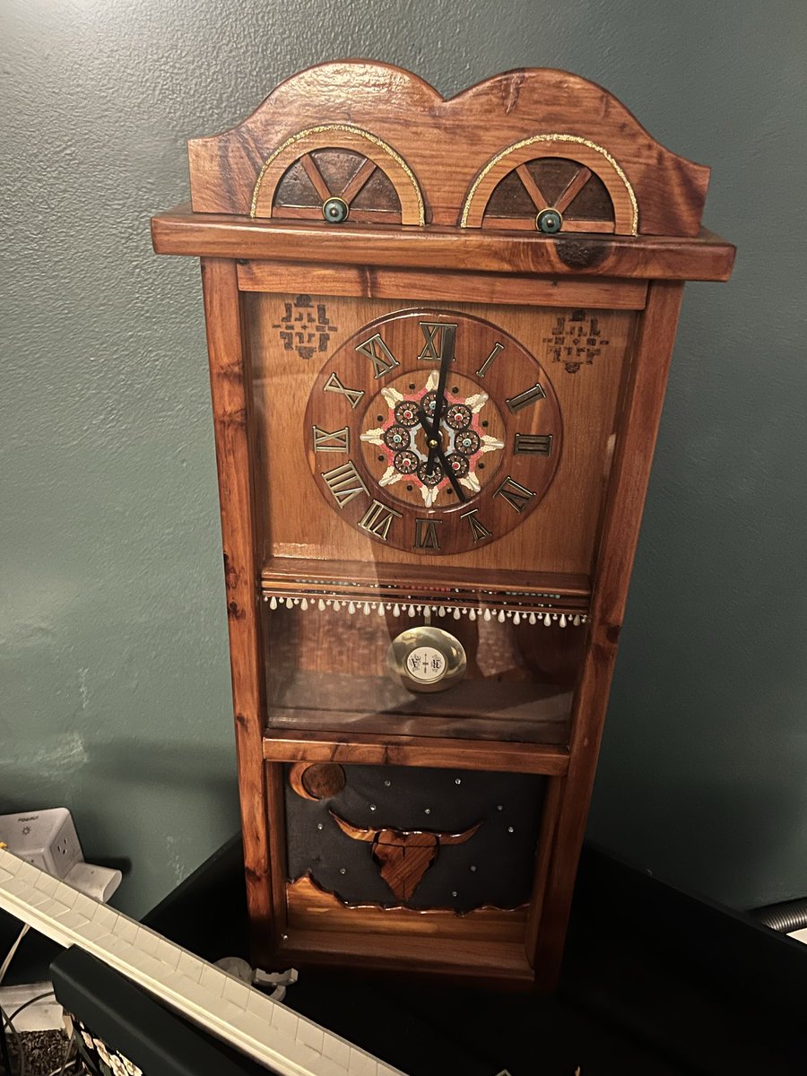 444forfourfore's tweet photo. One of the first of many clocks my dad built back in the 90s https://t.co/S4w1UFC1en