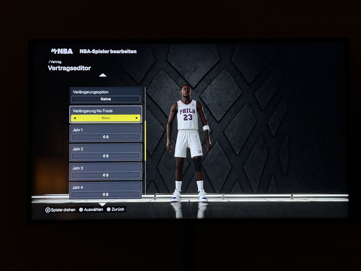 TiborJacob's tweet photo. @Beluba @itsEvanCC I can not change contract details or salary in MyNba, it’s my own squad in current era. Please fix! https://t.co/Yn2cEgZqpd