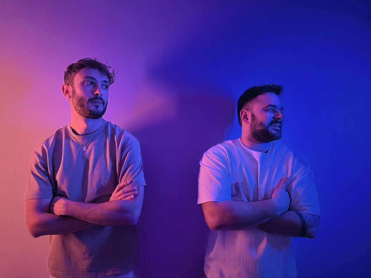 LHdeepMusic's tweet photo. Amazing fusion of hypnotic afro house grooves and captivating Kurdish vibrations,

"Yare Tu Zani"

brings together White Whale lonelybrothers and the beautiful vocalist @rojsultani . An organic and powerful journey built to move both body

https://t.co/evDzXOlc4p https://t.co/QMvu1Bgz0F
