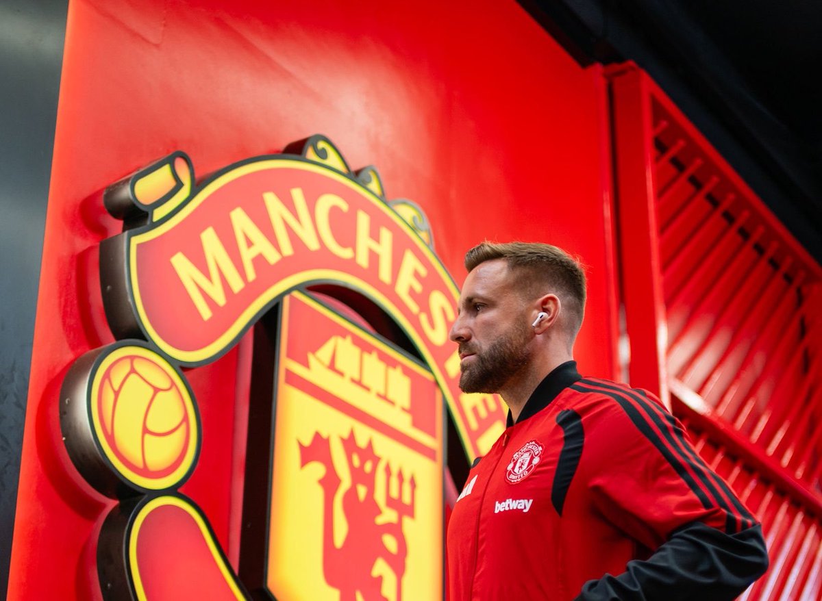 PLFrance_'s tweet photo. 🚨 LUKE SHAW 🏴󠁧󠁢󠁥󠁮󠁧󠁿 CROIT AU TITRE POUR MANCHESTER UNITED ! 🏆

🗣️ « Nous pensons pouvoir gagner la Premier League. »

Via @BBCSport https://t.co/kID6Ubz4tK