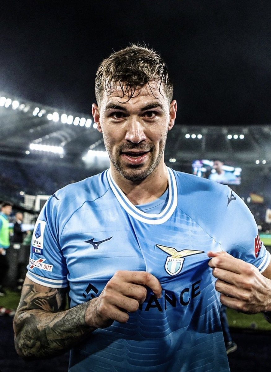 gabriele_rogani's tweet photo. E un altro lo avete fatto fuori, ma quanto è bello vederlo mentre parla di voi con disprezzo, lo stesso che proveremo per sempre tutti noi.
“Volevo finire la carriera alla Lazio, ma non c’è mai stata nessuna trattativa”.
Per qualificarvi ancora, semmai ce ne fosse bisogno https://t.co/7Tq3gOCP1S