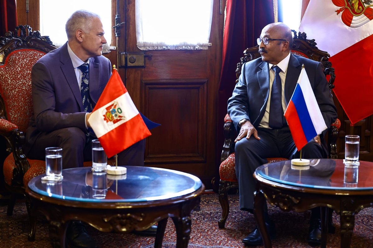 congresoperu's tweet photo. El presidente de la Cámara de Diputados, Oscar Reto Otero, recibió el saludo protocolar del embajador de la Federación de Rusia en el Perú, Aleksei Ushakov.

Reto Otero ratificó el compromiso del Parlamento de continuar fortaleciendo las relaciones diplomáticas entre ambos países y promover el intercambio de ideas en temas de interés bilateral.