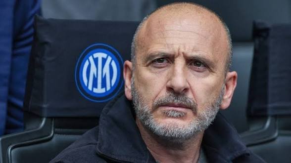 f_bamba's tweet photo. Anche #Ausilio lascia la #SquadraDiStato. Non è che poi scopriremo che ha anche lui qualche scheletro nell'armadio come Antonello?
Vedremo.
#ParteLesa #Impuniti #Cartonati #SanSiro  

https://t.co/kDVi1jQhAJ https://t.co/VIMGh3cmwD