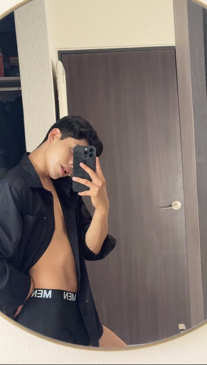 Wanxi_0's tweet photo. Ya las siguientes van sin nada 🤟🏼 
#gay #twink #chudai https://t.co/L1dBBpnGWj
