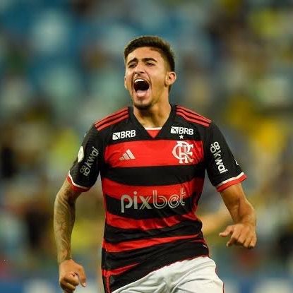 CentralFlaNacao's tweet photo. ⚠️ Flamengo vende Guilherme por 400.000 euros. 

O Flamengo vendeu o meia-atacante Guilherme para o Gil Vicente. 

O valor da negociação gira na casa dos 400 mil euros por 70% dos direitos. 

🗞️ @simpraisa 
📸 Reprodução https://t.co/SbiQqcKOZh