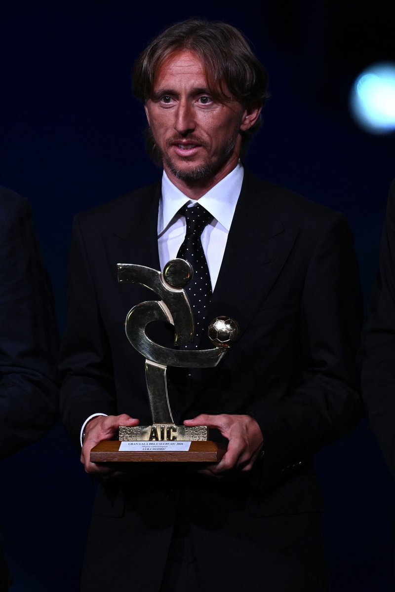 MadridUniversal's tweet photo. 🚨 NEW: At 41 years of age, Luka Modric has been declared as a top 3 midfielder in the Serie A. https://t.co/7ps0pIWiOZ