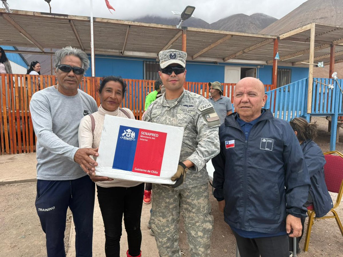 FACh_Chile's tweet photo. Junto a @Senapred @SenapredAtacama, la #FACH continúa desplegada en apoyo a las comunidades afectadas por la emergencia en el norte del país.

#AviadoresMilitares trasladan alimentos, agua y ayuda humanitaria a sectores de Tocopilla y Vallenar, incluyendo localidades aisladas. https://t.co/wI2V3tITiC