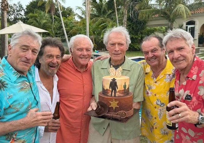 juancchaljub's tweet photo. Que buena foto, los mejores actores del todos los tiempos, Quien no se ha visto mil veces sus peliculas? https://t.co/RbvNsikA6B