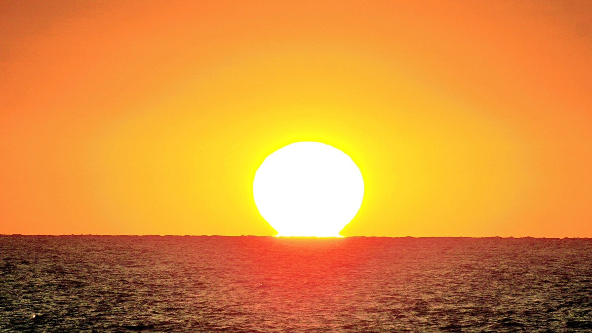 angelgalanmont's tweet photo. Així ha estat la posta de sol des la costa atlàntida. @meteocat @sarai_sarroca @sibilafc @AEMET_Cat @SoniaPapell @TomeuRigoR @SergiLoras @eliseuvilaclara @acam_cat @Oriol_RB @tempsdemeteo @btveltemps @SantiSegalaG @MeteoElpito @GrupCMI #CMI @albertapga @AEMET_Esp @MProhom #meteo https://t.co/5PTdJVHJqh