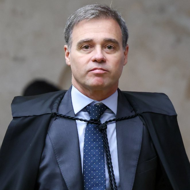 republiqueBRA's tweet photo. 🚨 🤬 EITA! Presidente do Senado, Davi Alcolumbre, tem dito em conversas reservadas que o único pedido de impeachment que aceitaria pautar seria contra o ministro André Mendonça (STF). https://t.co/DHGKYZP5m1