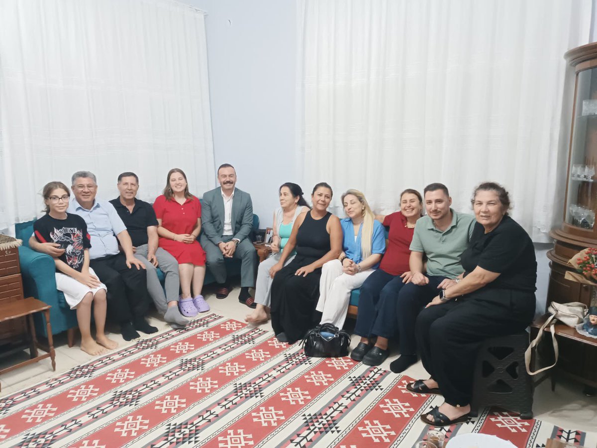 hilalinyildizi's tweet photo. İl Başkanımız Av. Serhat Tabanca ve teşkilatımızla birlikte bugün İskenderun’da hemşehrilerimizin kapısını değil, gönlünü çaldık.

Dertleştik; dünü, bugünü ve yarınlarımızı konuştuk. Samimi sohbetleri ve sıcak misafirperverlikleri için kendilerine teşekkür ediyoruz.

Birlikte dinlemeye, birlikte üretmeye ve birlikte yürümeye devam edeceğiz.
@umitozdag @SerhatTABANCA 
@zaferpartihty  @zaferisk