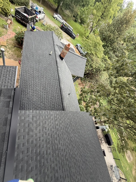 AtlasExtMD's tweet photo. Our expert team wrapped a challenging roof replacement for a wonderful client in Aberdeen, Maryland! 🏡
📞443-429-1406
🌐https://t.co/RwPBzbYNYT
#GAF #ProfessionalRoofers #roofinstallation #CecilCounty   #roofer #baltimorecounty #HarfordCounty #RoofingContractor #roofingexperts https://t.co/gpzATM35wd