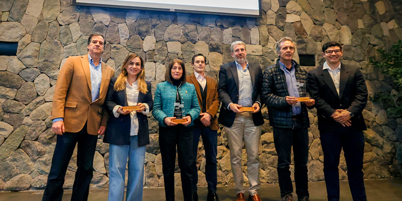 edexuchile's tweet photo. La UChile lidera en 2026 diversos estudios de percepción ciudadana ✨🚀

🥇 #1 en Relevancia y Vigencia de Marca, categoría Universidades
🥇 #1 en Percepción de Sostenibilidad, categoría Educación
🥇 #1 en Reputación Digital a nivel país
Conoce más 👉 https://t.co/MKCaDn6LTM https://t.co/4SouYTVuc0