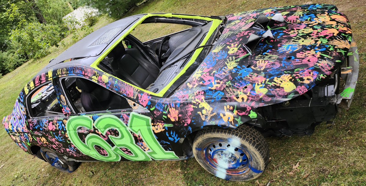 Potato_Ohh's tweet photo. If you see it - you should stop &amp; sign it. Paint markers on the dash.  Sunday is crash day. 😁 https://t.co/aIlSN3qqxA