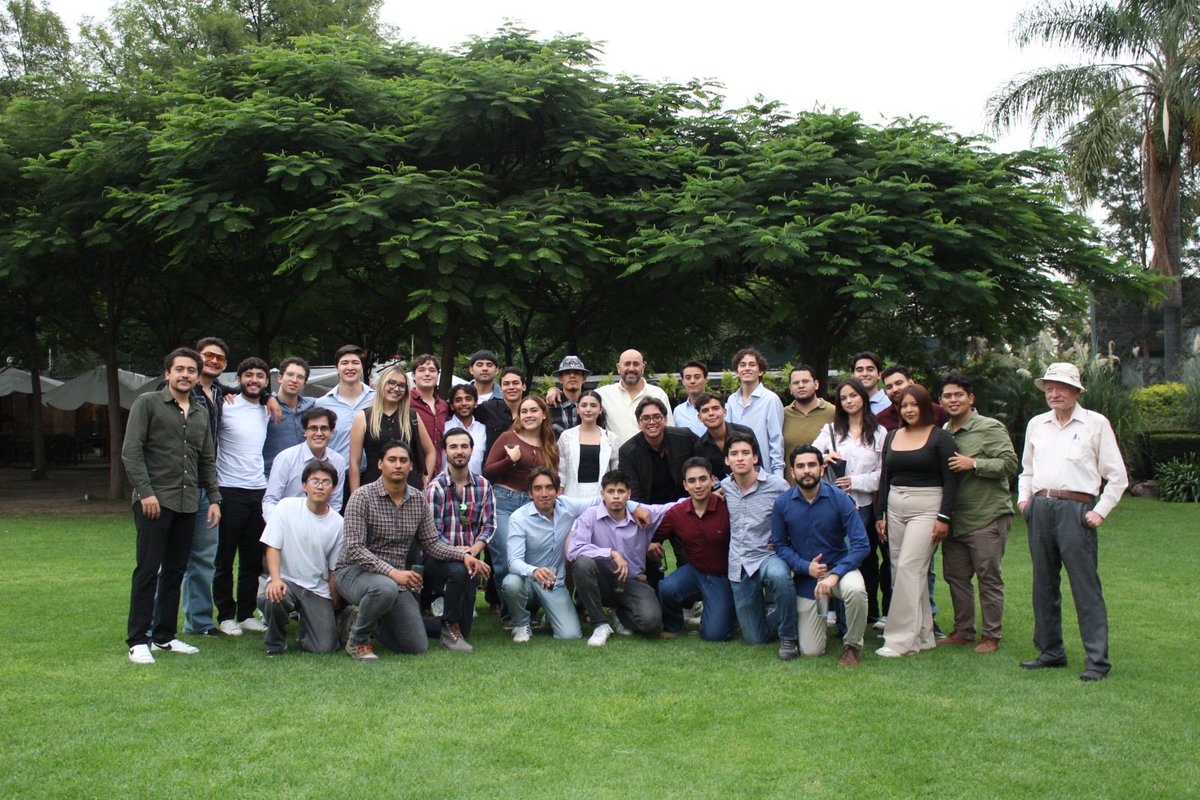 fermaparrilla's tweet photo. Las y los ingenieros civiles tenemos enorme capacidad. Con unión, podremos alcanzar mayores oportunidades. 🏗️🤝
Las nuevas generaciones son esenciales para seguir fortaleciendo nuestro gremio.

#IngenieríaCivil #FerMartínezParrilla #JóvenesIngenieros https://t.co/XZAPzKsced