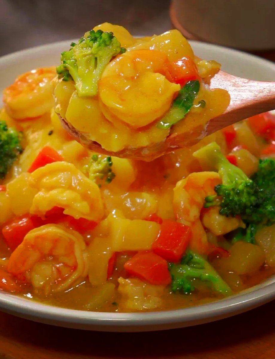 Cossalterflori1's tweet photo. Craving a burst of Southeast Asian flavor Try our aromatic lemongrass coconut curry with tender prawns and jasmine rice—warm, tangy, and pure comfort in a bowl! https://t.co/FD142BqGD6