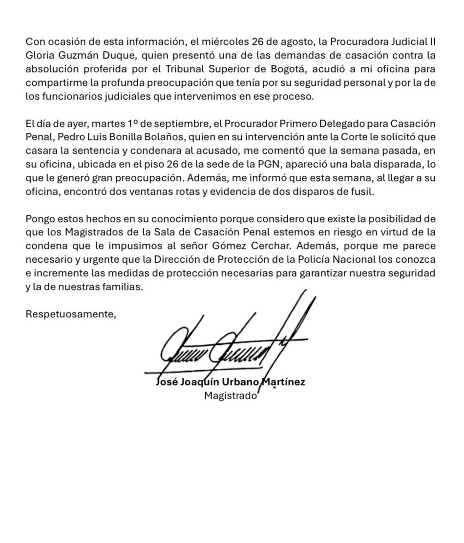 Melquisedec70's tweet photo. Atención. Se agrava el asunto. 
Un magistrado de la Sala Penal de la @CorteSupremaJ reconfirma mi primicia de ayer: los disparos contra una oficina del piso 26 de la Procuraduría @PGN_COL 
Y denuncia el magistrado Urbano que este hecho, y amenazas de muerte contra funcionarios judiciales, tendrían directa relación con la condena proferida contra el asesino exgobernador de La Guajir, Kiko Gómez. 
Debo contarles que mis fuentes ayer me contaron esta misma circunstancia, las amenazas, pero me pidieron reserva de ese hecho y de los nombres que hoy revela el magistrado Urbano.