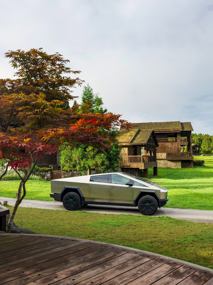 MayeMuskchat816's tweet photo. Beautiful photos; Model Y, Cybertruck and the local welcome committee 🦙
📍: Chongqing
📸: 公路映画 https://t.co/y21Y4rXf3Y
