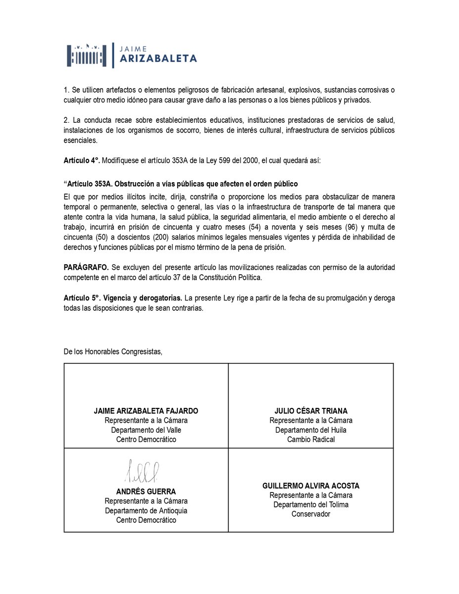 ELTIEMPO's tweet photo. De 4 a 8 años de cárcel y multas de hasta 200 SMLV serían las penas para quienes usen capuchas, máscaras o pasamontañas para cometer actos vándalicos en marchas. 

Esto si se aprueba en el Congreso el proyecto de 'Ley Anticapuchos', que iniciará su trámite en la Comisión Primera de la Cámara de Representantes.

¿Qué opina? 💭

Aquí más detalles ⬇️