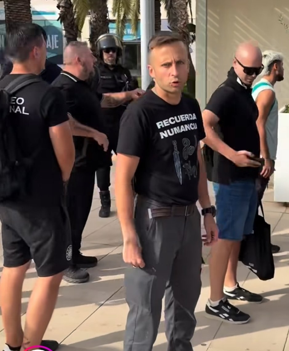 FonsiLoaiza's tweet photo. ¿El ultraderechista Antonio Naranjo de TeleMadrid con Ayuso haciendo pasar por "vecino de Ceuta" a un neonazi de Núcleo Nacional? La mentira es una de las armas que utiliza el fascismo. https://t.co/Wbh32HLWMo