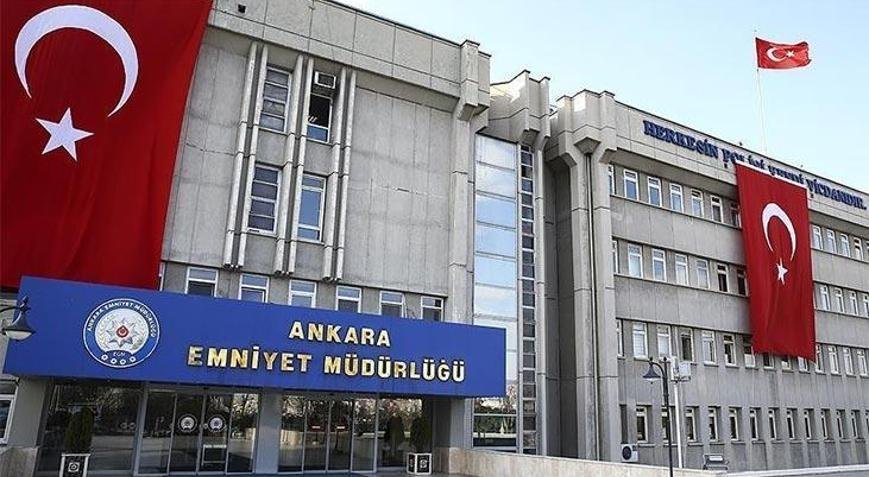 Yhsgihtholsun's tweet photo. Ankara İl Emniyet Müdürlüğü kadrosu da  ısrarla ve acilen orijinal 4 gruplu  12 / 36 talep ediyor
Bir kardeşiminizin mesajı :
Ankara kadrosu Sayın Bakan Beyin talimatına rağmen hala 12 36 çalışma sistemine geçemedi. 8/24 olarak çalıştırma adına yoğun baskı var personele. Dün personelden görüş soruldu. Bugün de ya 8/24 ya da eski sistem çalışmaya devam edeceksiniz şeklinde baskı yapılıyor.

Sonrasında personel 8/24 istedi ya da Ankara personeli mevcut çalışma sistemini tercih etti denilerek sizlerin destekleri ile ulasacagimiz 12/36 çalışma hakkımız elimizden alınmak isteniyor.

Bizler görev yerimize gitmek için ortalama 30 40 dakika önceden çıkıp yerine göre daha uzun sürede varan insanlarız. Zaten işimiz stresliyken 12/36 şeklinde çalıştırmamak için neden bu kadar diretiyorlar. Ailemize kendimize zaman ayirmayalim mi?
@Maksutyuksek 
@EmniyetAnkara 
@ValiFidan 
@mustafaciftcitr