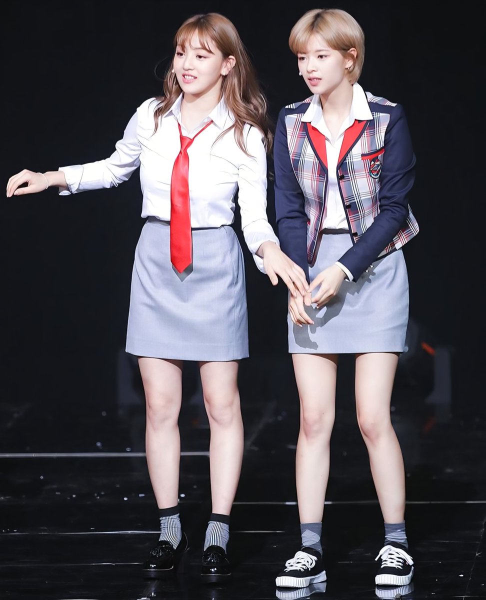 yujeong_n's tweet photo. U Jeongyeon jihyo Best friends 
#UJB 😮‍💨 https://t.co/bxi5J41kBs