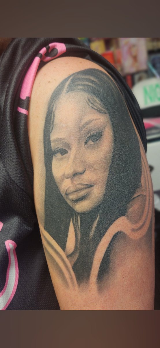 TattedBarbie82's tweet photo. Omg #Queen To be able to meet you!! LOVE YOU SO MUCH!! #NICKITATS #TATTOOS #NICKIMINAJ @NICKIMINAJ #BARBZ #BARBZWITTATS #BARBIETINGZ #QUEENTINGZ https://t.co/PquVPWwzHC