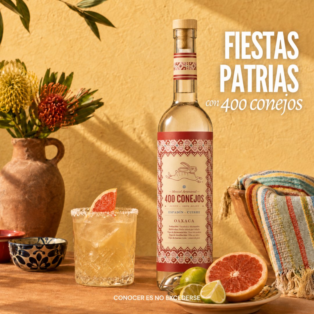 400conejosmx's tweet photo. México tiene muchas formas de celebrar. 🇲🇽
El mezcal también.

Derecho, en una mezcalita, con burbujas o como se te antoje.

Esto es mezcal.
Descubre 400 Conejos.