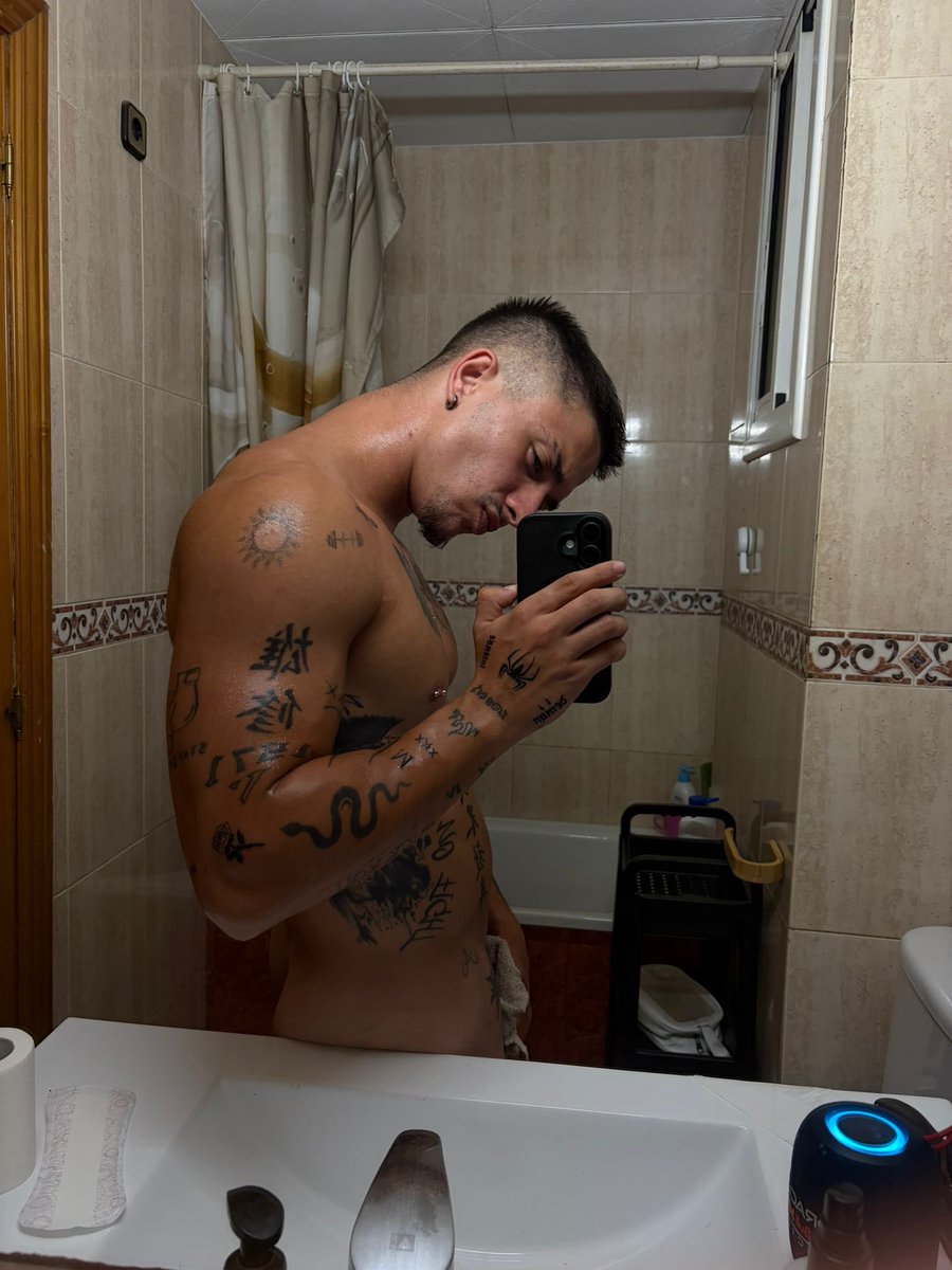 reverteofficial's tweet photo. Estoy MUY cerdo esta noche. Escríbeme por privado en mi perfil de onlyfans y te enseño como saco toda la leche calentita 🥵

https://t.co/5jdJ34zUGj https://t.co/4yVjkuo8qf