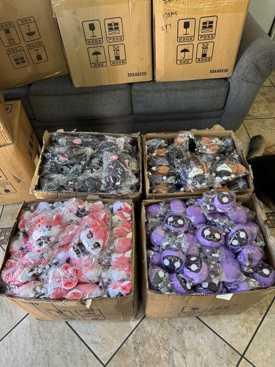 slumberdoq's tweet photo. YALL THE PLUSHES ARE FINALLY HERE, GOD BLESS
I’ll be spending the next day or two shipping everything out :3c tysm to everyone that ordered one! It means sm fr <3

You can still grab one while stock lasts over on my etsy ^^ 
#Meowskulls #RTL #Kimiko #Fortnitecamille #Fortnite https://t.co/XgFbLqrBk7