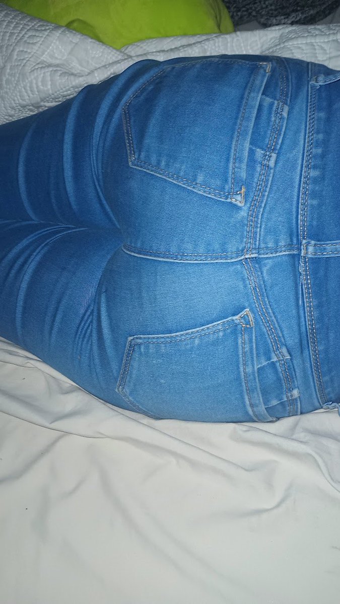 AxelV45791's tweet photo. sisters ass #candid #ass #candidass https://t.co/NmE5OoZrtf