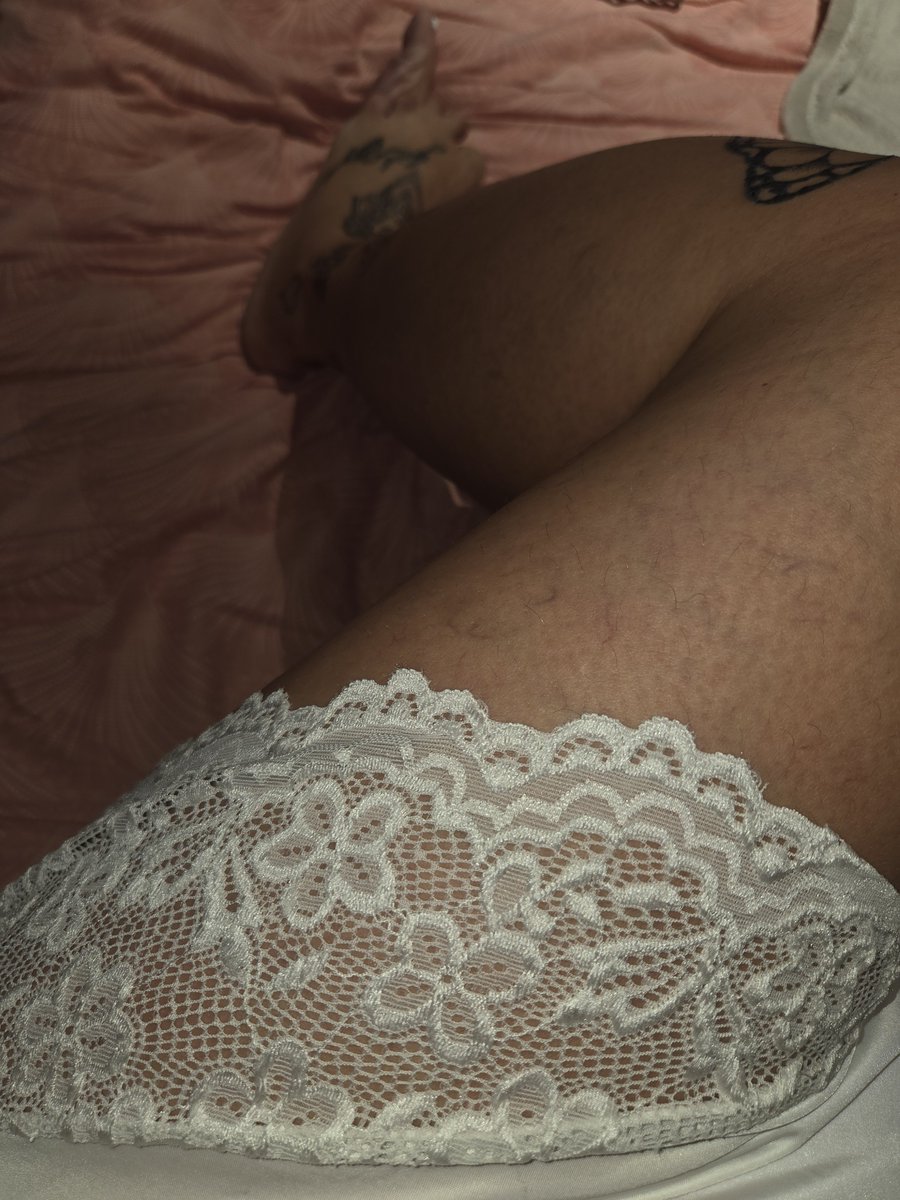 bustywelshie's tweet photo. Bit of white lace and satin tonight for bed 💋💦💋💦😍 https://t.co/Alyu7OtkJW