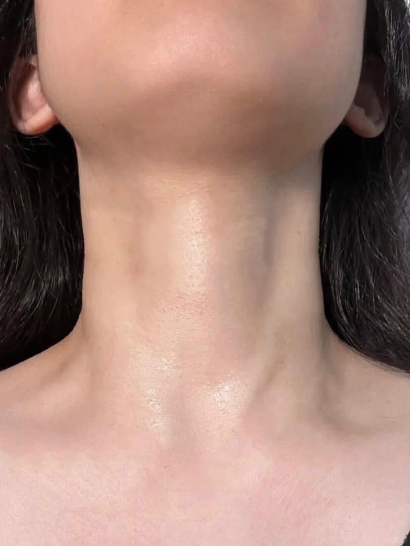 Alessandradmht1's tweet photo. Para o funcionário da Sephora que me apresentou a isso... Espero que você nunca precise esperar por uma mesa no seu restaurante favorito 😭🤍✨ Estou realmente muito feliz por ter ouvido você. https://t.co/mIQnUvliKT