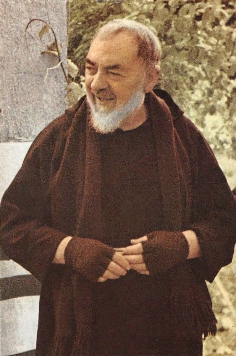 Asuma_Lo's tweet photo. 🌹 “Ora, espera, no te preocupes, nuestro Señor Misericordioso escuchará tu Oración” (San Padre Pío)🌹#GrupodeOracion #VirgenMaria #Oración https://t.co/tYkaiPfvm9 https://t.co/Nh2wCZRroI