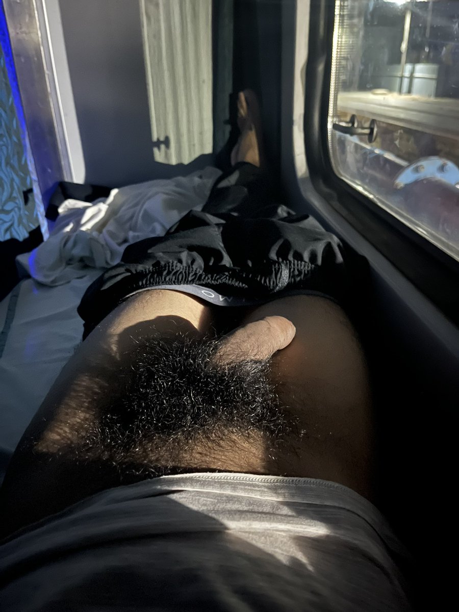 Karyanxx's tweet photo. I’m being naughty inside the train https://t.co/DwzbfTzI2Q
