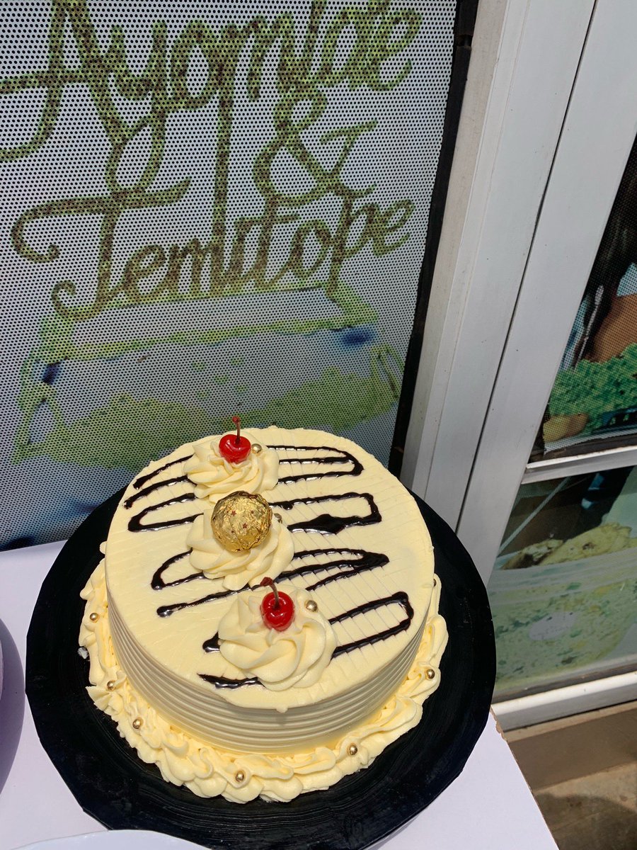 Groovytreats's tweet photo. Pretty cake, delicious taste. 😋🍰
Your cravings deserves a groovy treat!
#2Sept #cakelovers #ilorin https://t.co/ndk3JGLqkq