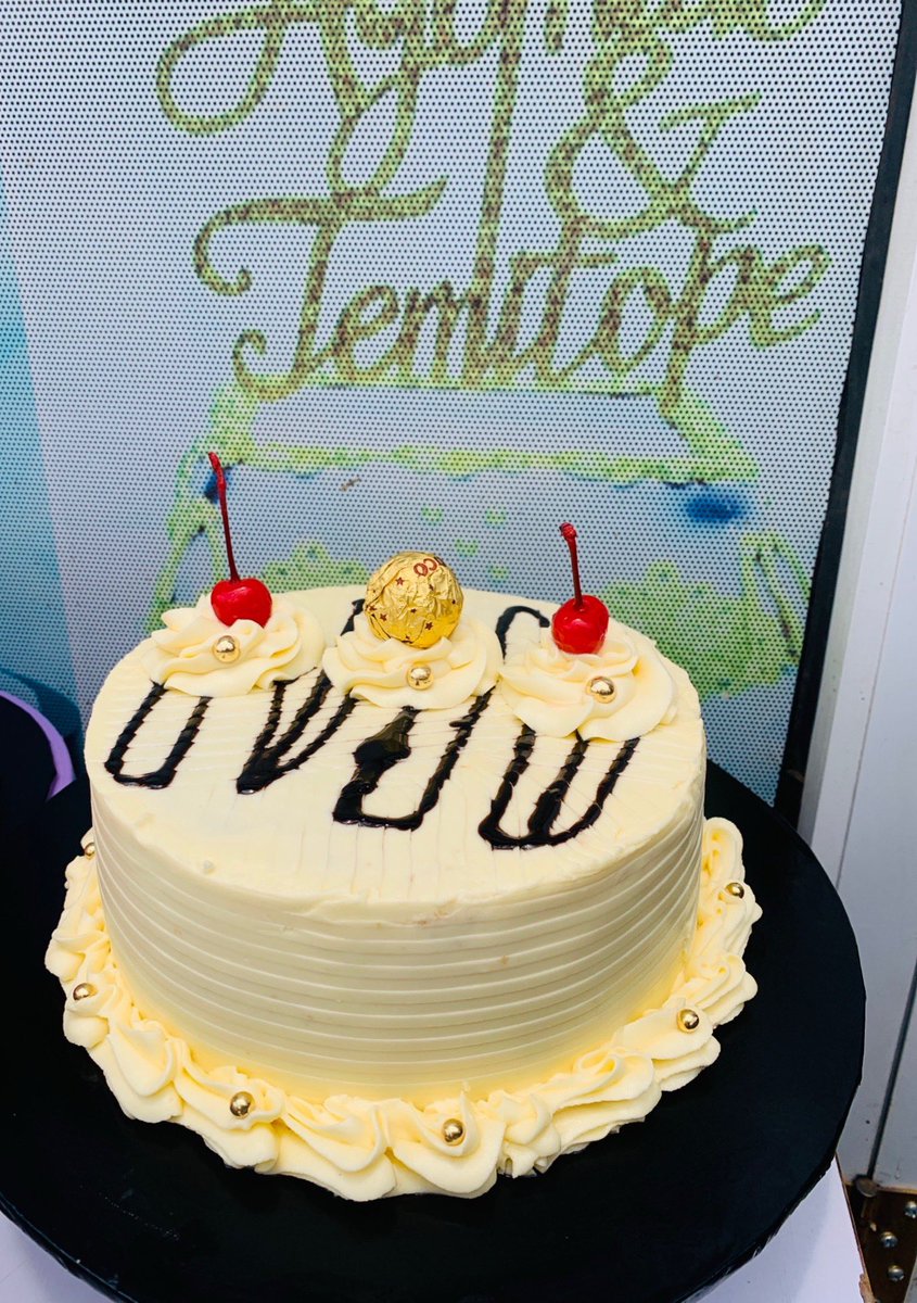 Groovytreats's tweet photo. Pretty cake, delicious taste. 😋🍰
Your cravings deserves a groovy treat!
#2Sept #cakelovers #ilorin https://t.co/ndk3JGLqkq