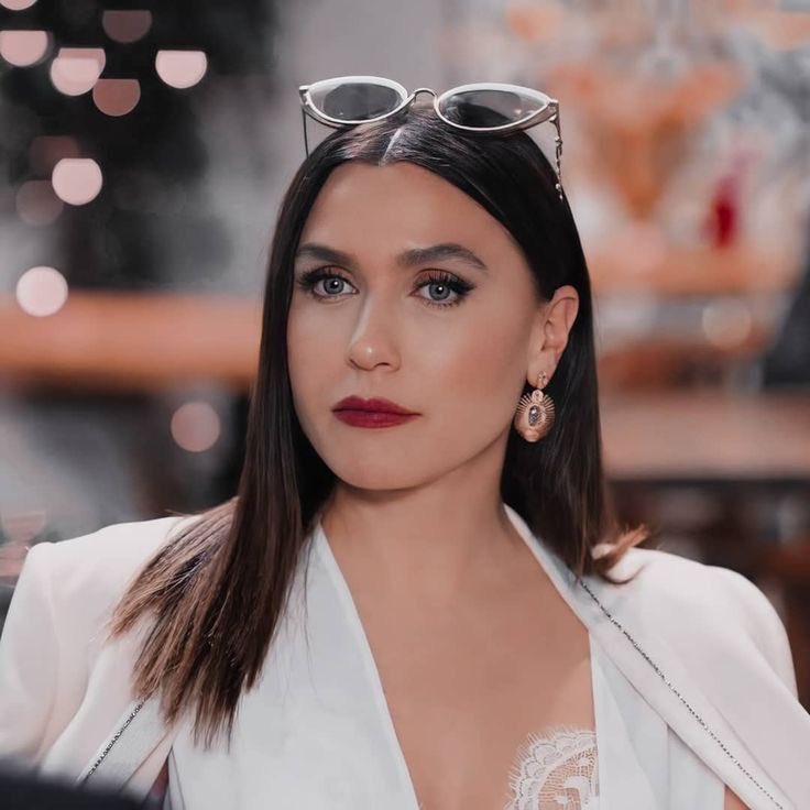 _queens17's tweet photo. Kendisi için                                Altınları için
entrika kurar                             entrika kurar https://t.co/zdFtfrPAgW