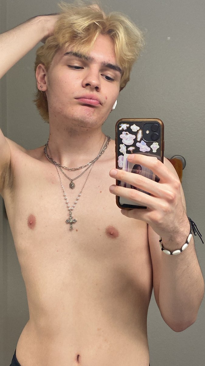 Iustporvida's tweet photo. so pale rn https://t.co/yePwPJTUhZ