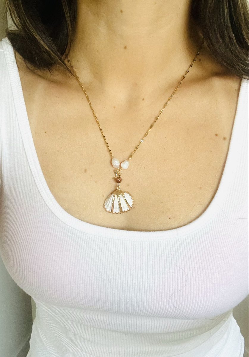 AlicesTreasureb's tweet photo. https://t.co/BiCTkd8IBC 
#RealShellNecklace #ShellNecklace #BeachJewelry #HandmadeJewelry #ShopSmall #BuyLocal #etsy #etsyfashion #EtsyShop #EtsyStore #EtsySeller #EtsyJewelry https://t.co/9TXu2mJml6