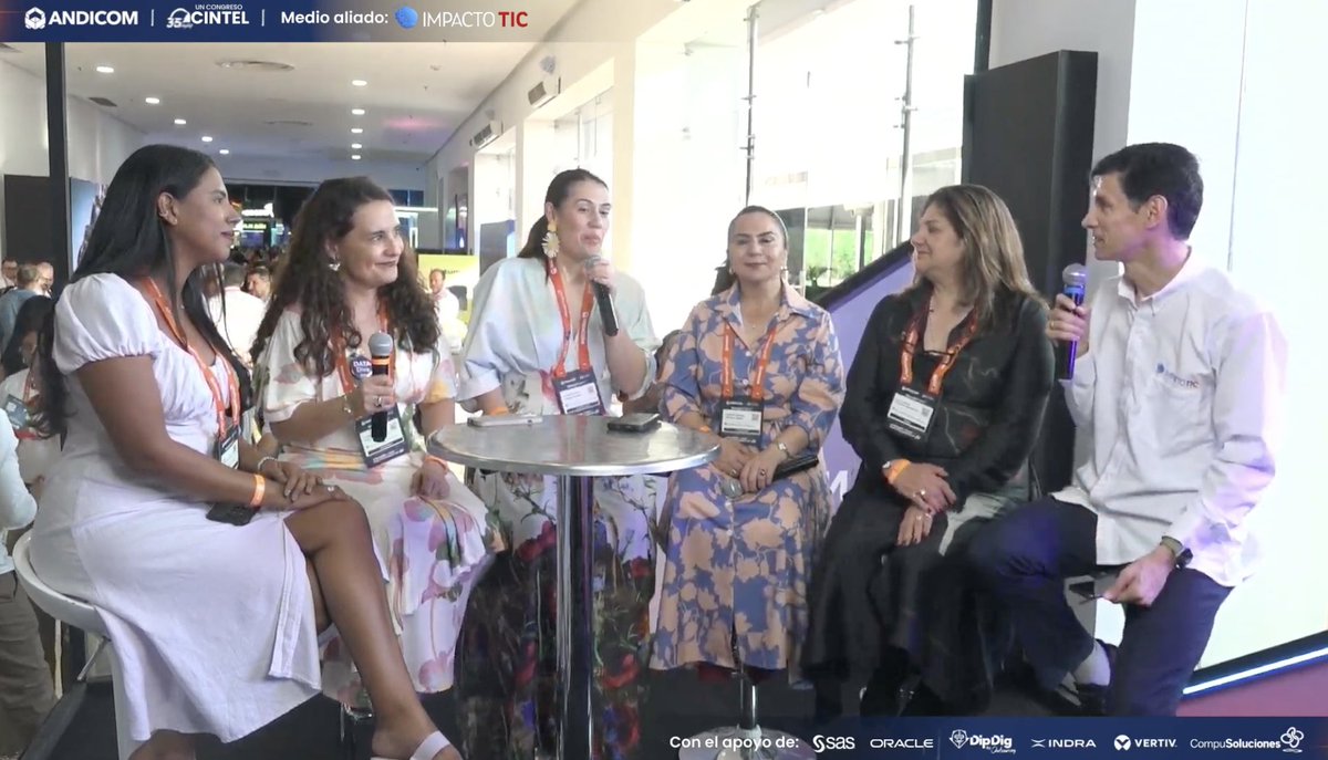 ImpactoTIC's tweet photo. 🕸️ "La cercanía con mujeres, compartir entre nosotras, que sea visible lo que se está logrando, y lograr involucrar más y más, impulsando el tejido social"
Diana Patricia Arenas, Vicepresidenta de Tecnología y Transformación Digital, Fondo Nacional del Ahorro
#TejidoSocial #RedDeMujeres