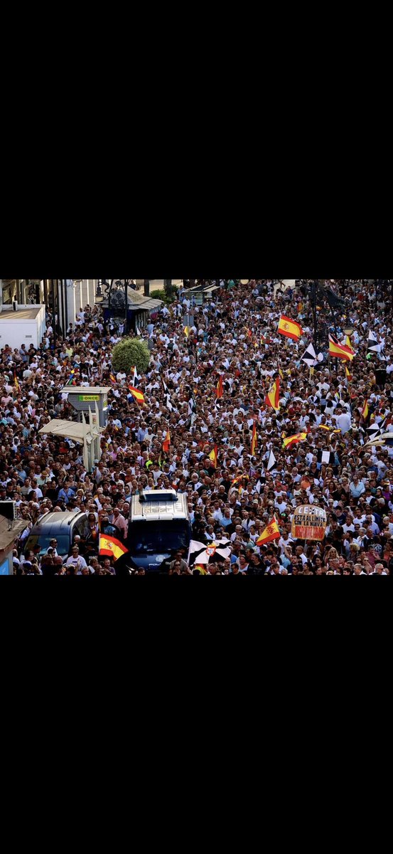 manuelmsm83's tweet photo. @GuillermoRocaf1 @policia Como siempre no se escapa ninguna Guillermo,hoy la marcha roja hace historia frente la marcha “verde”…viva CEUTA ,ESPAÑA y ESPAÑOLES como Guillermo y más https://t.co/UmaxaLGSeJ