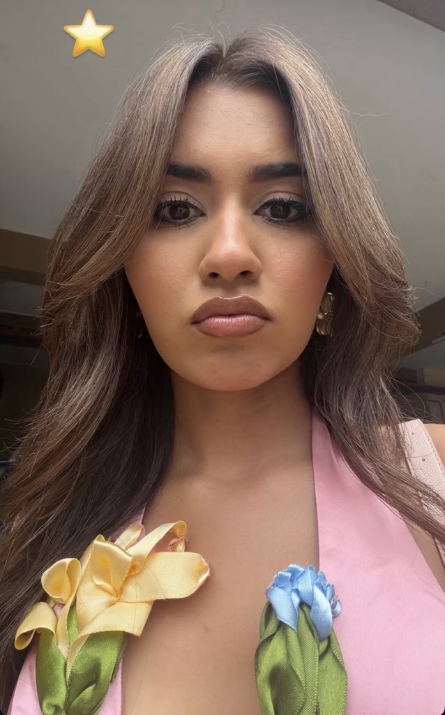 furiouslyAdi's tweet photo. Brooo she’s actually unreal 😭✨Itni pretty kaise ho sakti hai yaar? 

The hair, the eyes, the whole vibe bas dekhte hi reh jao. I’m down bad fr 😭🌸⭐️

#Akankshachoudhary https://t.co/UbkslLmE8i