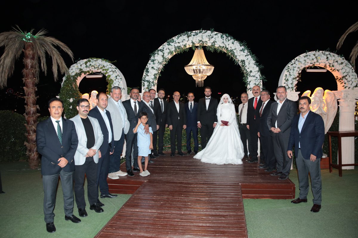 KabadTR's tweet photo. KABAD BAŞKANI SÜLEYMAN DEMİR’İN OĞLU İSMAİL İLKER MUHTEŞEM BİR DÜĞÜNLE DÜNYA EVİNE GİRDİ
Prof. Dr. Vahit Kirişci, Demir Ailesinin Mutluluğuna Ortak Oldu.

Bizler de KABAD ailesi olarak İsmail İlker Demir ile Zekiye Nur Demir çiftine ömür boyu sağlık, huzur ve mutluluk diliyoruz. https://t.co/MRVcrOsOX3