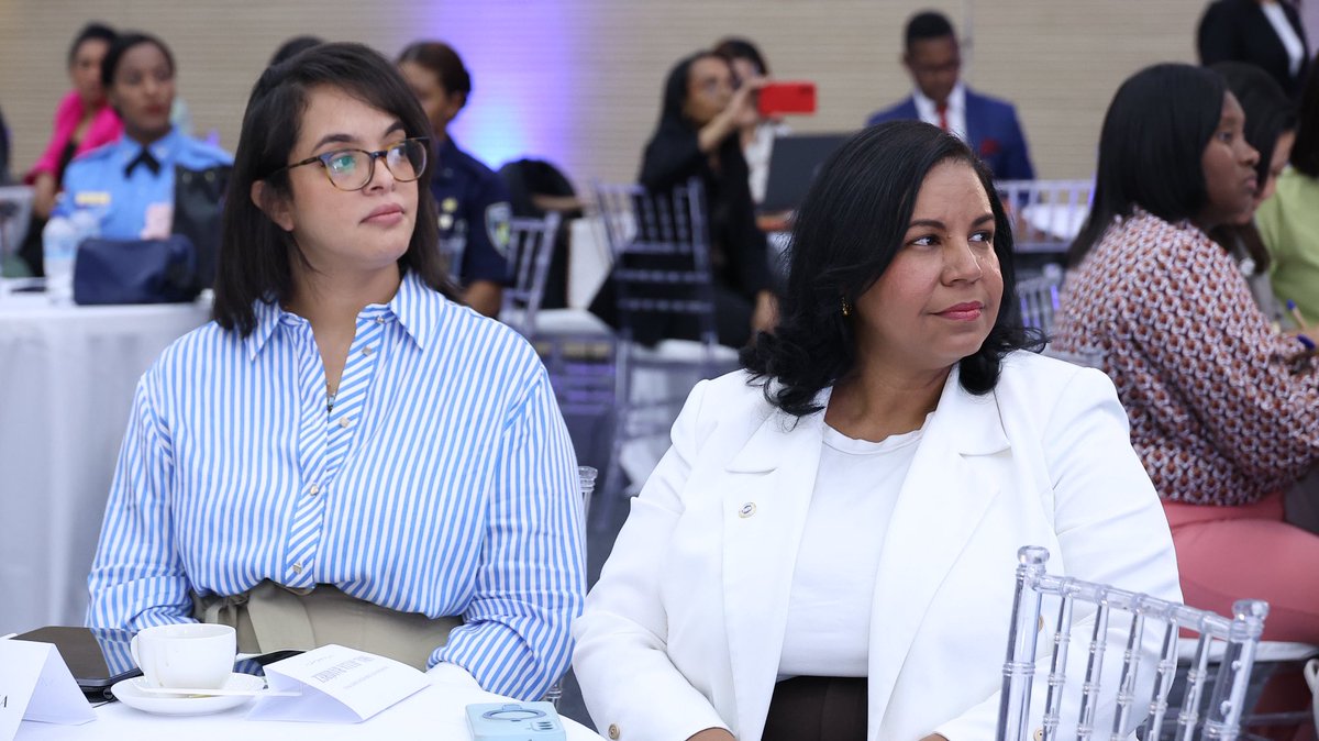 MMujerRD's tweet photo. 💡 Desde el Ministerio de la Mujer brindamos asistencia técnica y acompañamiento especializado a 113 Unidades de Igualdad de Género, fortaleciendo su trabajo dentro de la gestión pública.
#MMujerRD #UIG #IgualdadDeGénero https://t.co/nL7qzPEriB